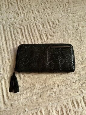 Kenneth Cole Black Snake Embossed Zip Around Wallet Clutch